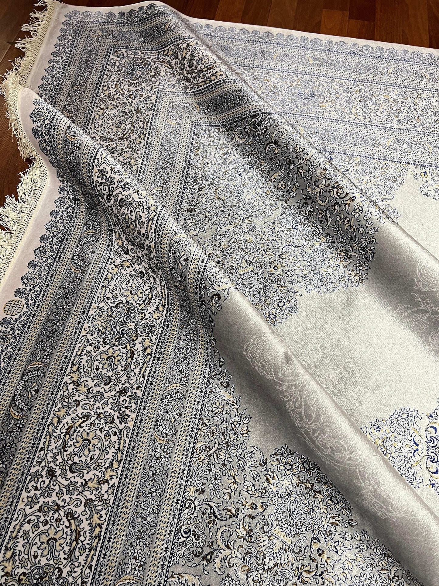 7x10 ft Light Gray Silk Rug, Soft Medallion Luxury Area Rug, Elegant Neutral Living Room Carpet