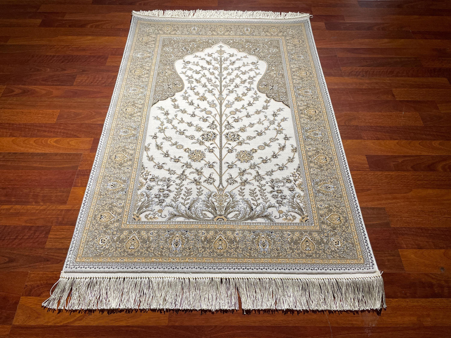 2.62x4.10 ft Fringed Cream Beige Bamboo Acrylic Sajjadah Prayer Rug, 100 Combs Elegant Islamic Prayer Mat